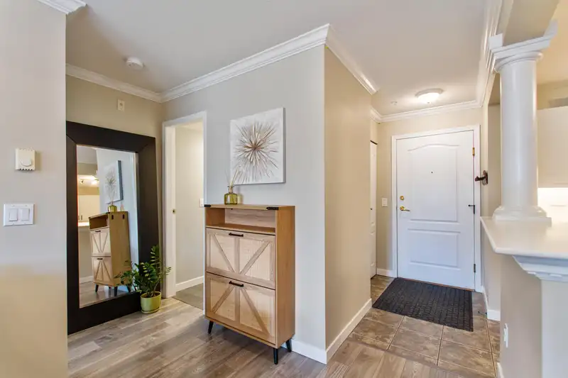 202 1669 GRANT AVENUE - photo 4 of 32