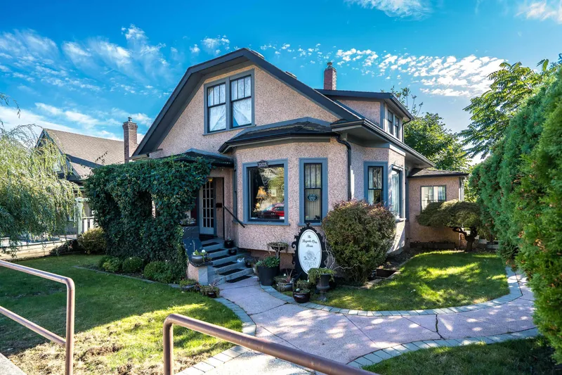 33026 2 AVENUE - photo 1 of 25