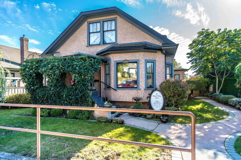 33026 2 AVENUE - photo 3 of 25