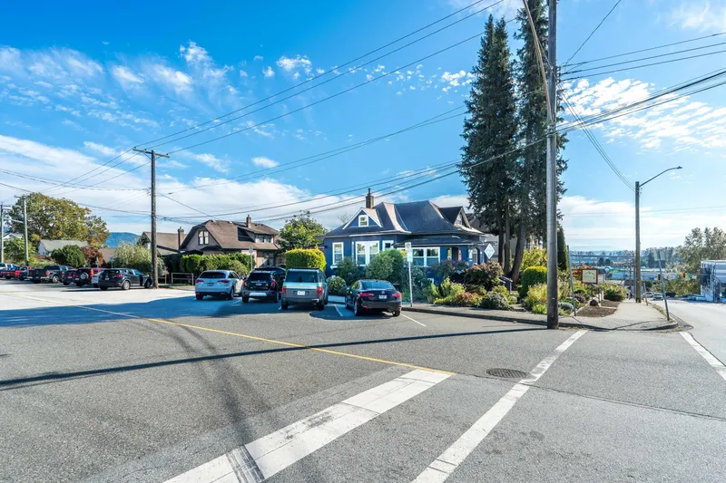 33026 2 AVENUE - photo 4 of 25