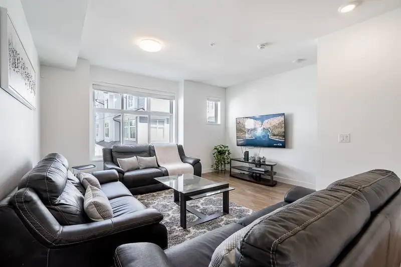 4 21688 52 AVENUE - photo 2 of 29