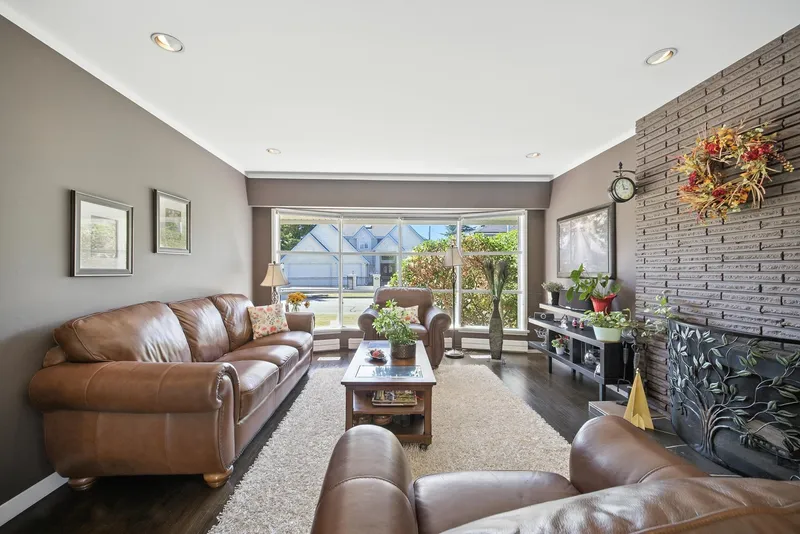 8600 FAIRWAY ROAD - photo 1 of 25