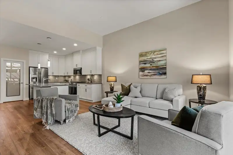 85 46110 THOMAS ROAD - photo 4 of 33
