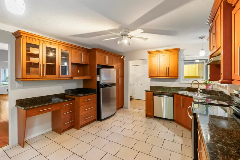 115 10172 141 STREET - photo 4 of 25