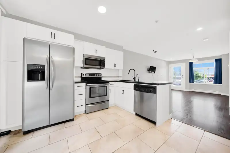 279 20180 FRASER HIGHWAY - photo 3 of 32