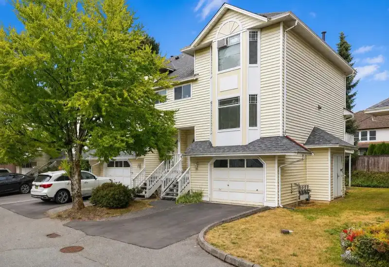 20 15550 89 AVENUE - photo 1 of 25