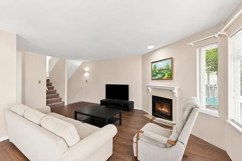 20 15550 89 AVENUE - photo 3 of 25