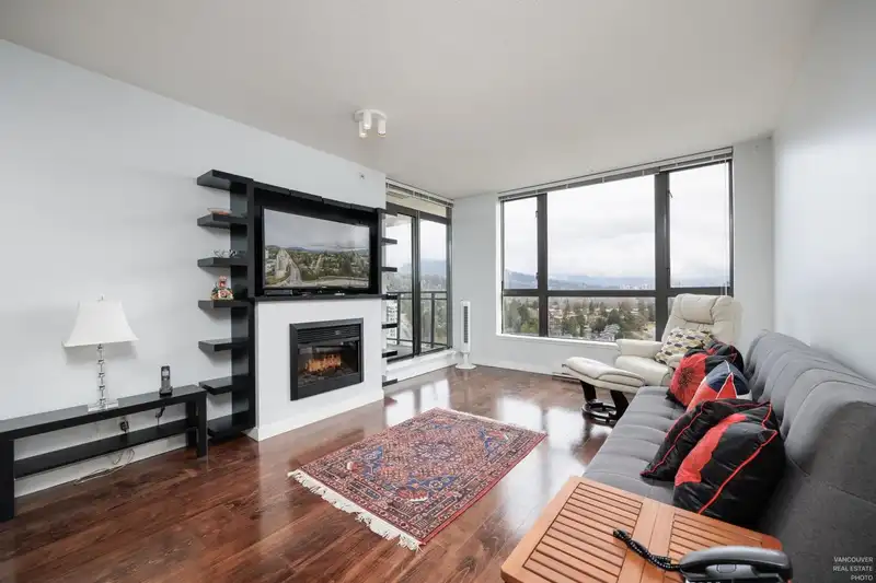 2409 110 BREW STREET - photo 2 of 28