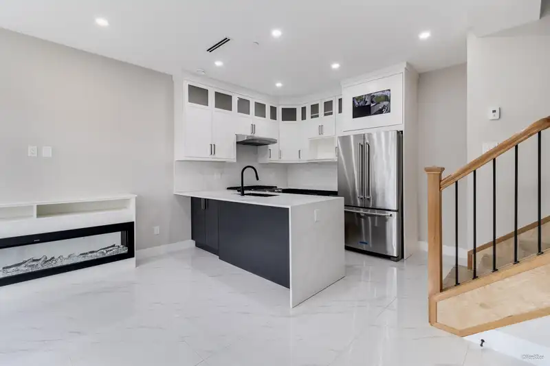 5806 RUPERT STREET - photo 3 of 20