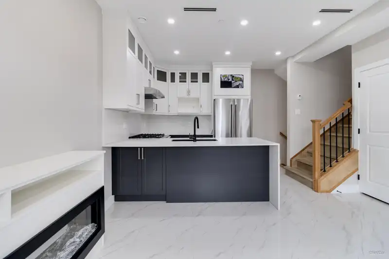 5806 RUPERT STREET - photo 4 of 20
