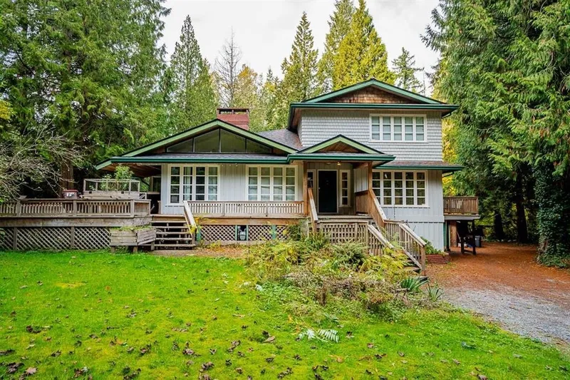 13127 28 AVENUE - photo 1 of 12