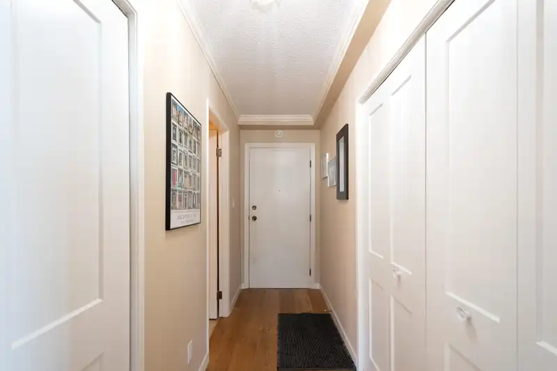 402 1390 DUCHESS AVENUE - photo 3 of 28