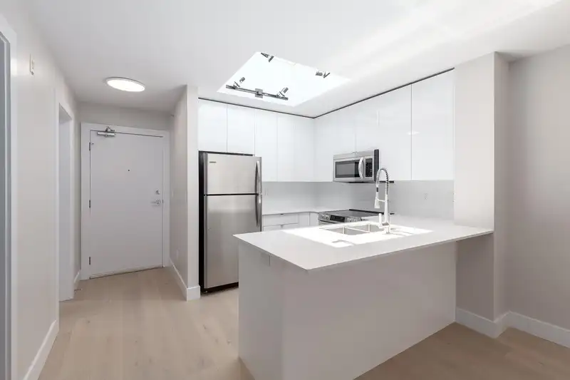 503 2036 W 10TH AVENUE - photo 4 of 16