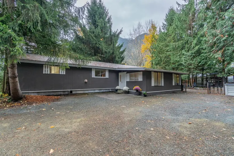 10821 N POPKUM ROAD - photo 2 of 25