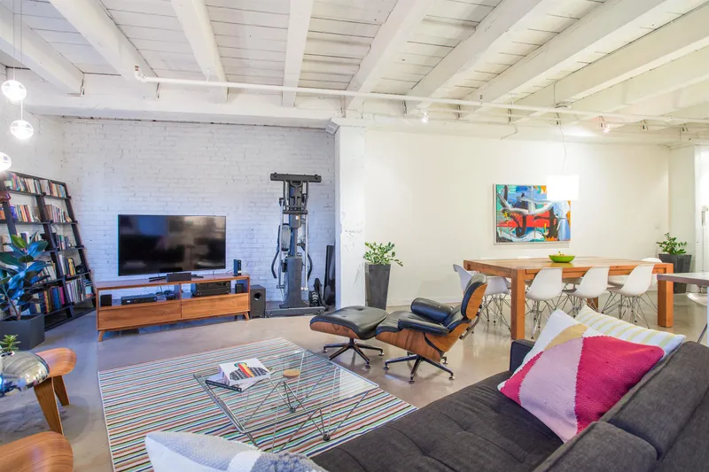 303 55 E CORDOVA STREET - photo 2 of 25