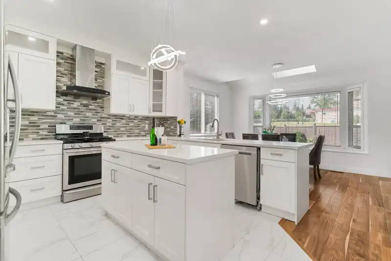 6151 166A STREET - photo 4 of 22