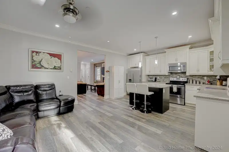 9 19938 70 AVENUE - photo 3 of 25