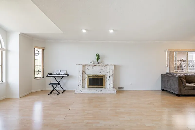 10288 HALL AVENUE - photo 4 of 21