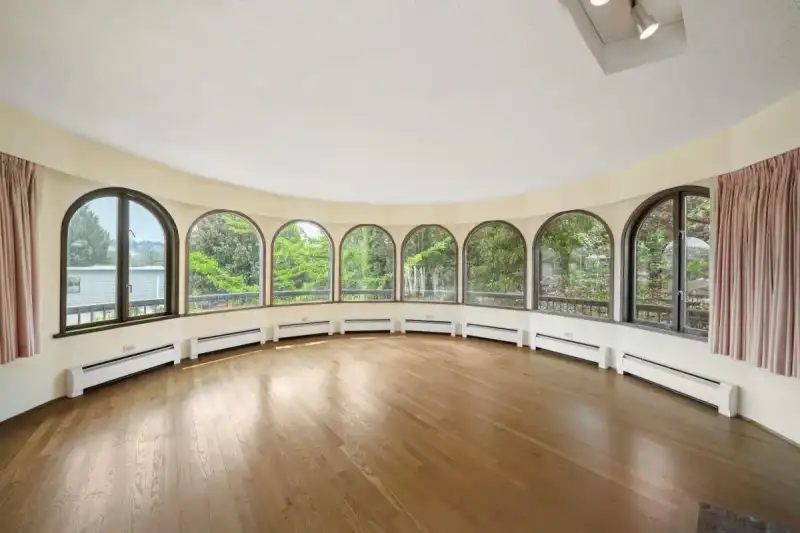 380 METTA STREET - photo 1 of 40