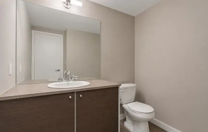 3303 9981 WHALLEY BOULEVARD - photo 4 of 20