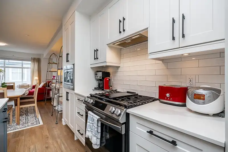 5 21688 52 AVENUE - photo 4 of 27