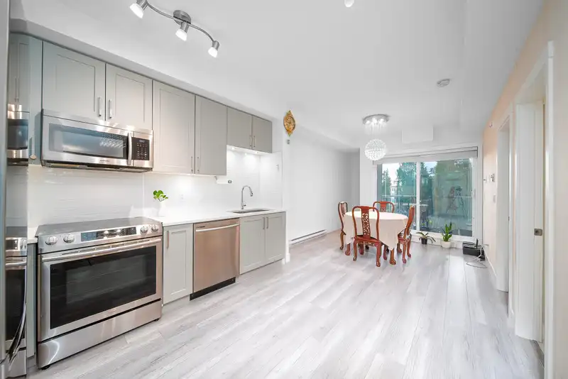 306 9689 140 STREET - photo 2 of 19