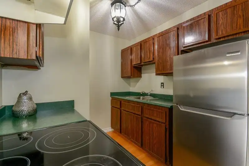 103 2425 SHAUGHNESSY STREET - photo 2 of 12