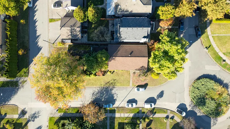 3625 E 24TH AVENUE - photo 3 of 20