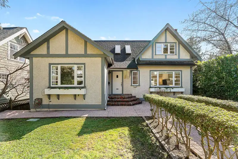 1478 HAYWOOD AVENUE - photo 1 of 21