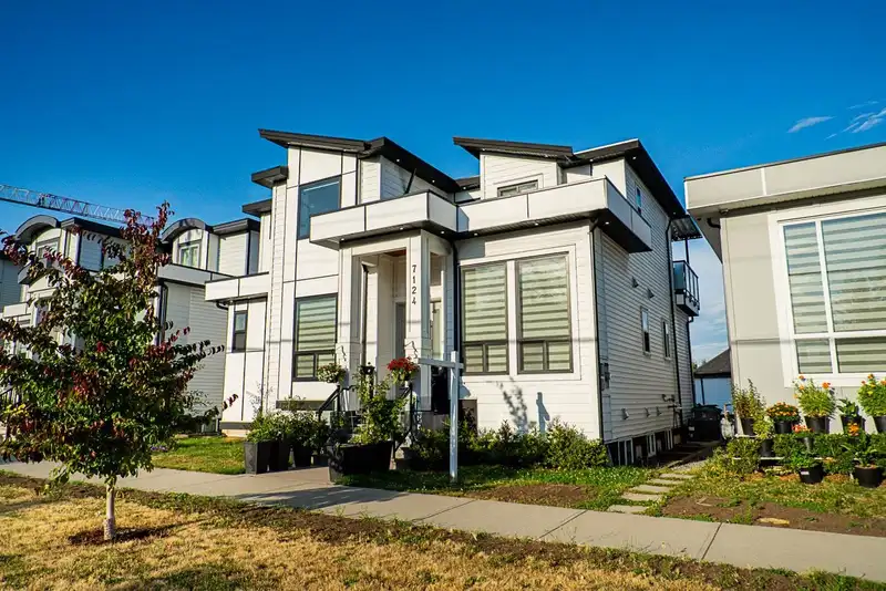 7124 192 STREET - photo 4 of 40