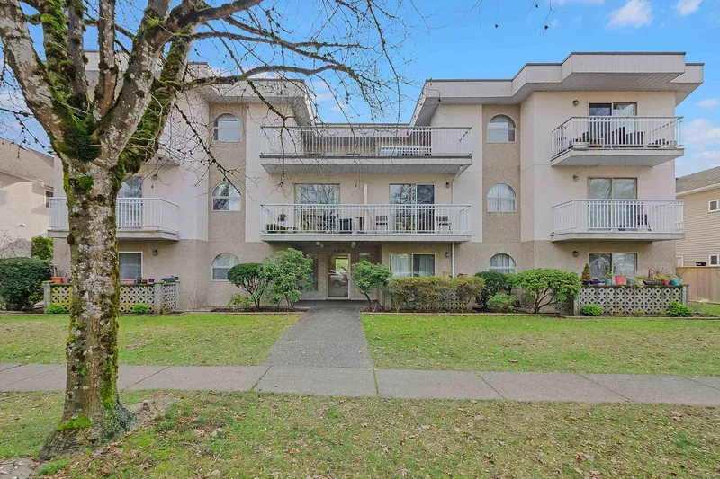 303 458 E 44TH AVENUE - photo 1 of 25