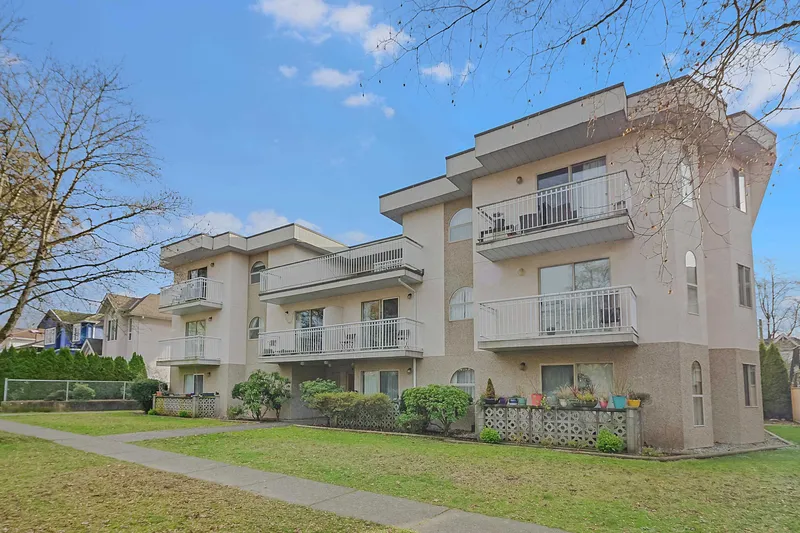 303 458 E 44TH AVENUE - photo 3 of 25