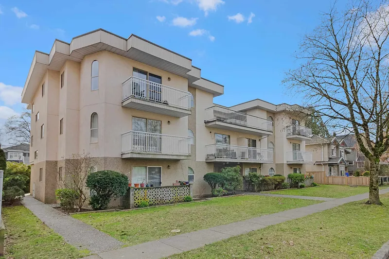 303 458 E 44TH AVENUE - photo 4 of 25