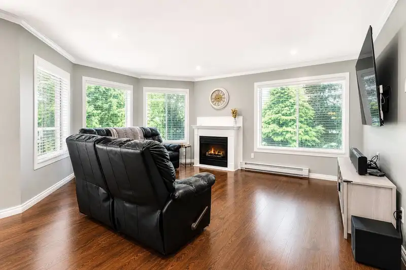 301 3088 FLINT STREET - photo 3 of 36