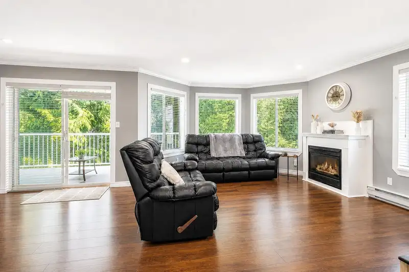 301 3088 FLINT STREET - photo 4 of 36