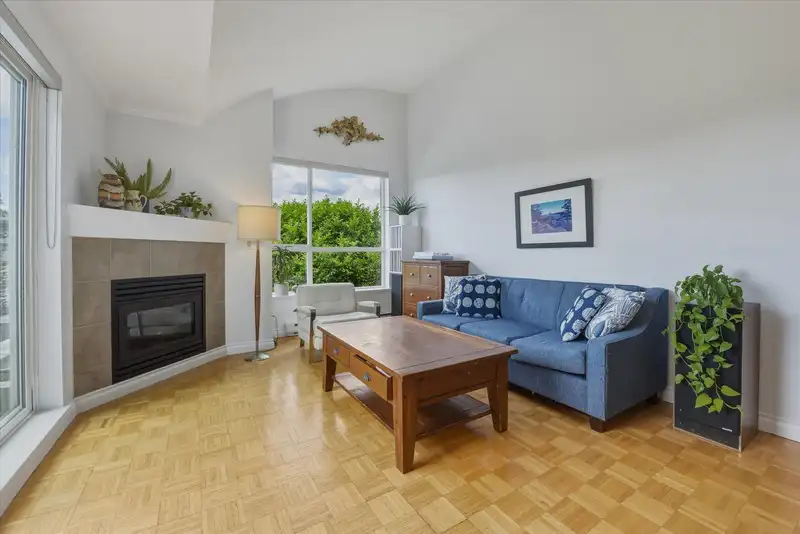 402 1617 GRANT STREET - photo 4 of 32