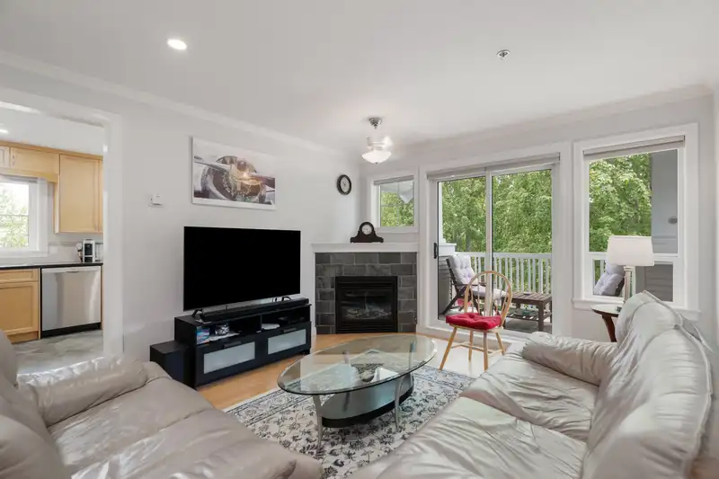 305 20750 DUNCAN WAY - photo 3 of 15