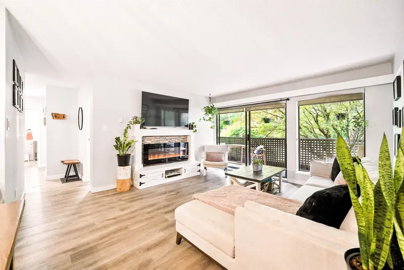 212 1955 WOODWAY PLACE - photo 4 of 25