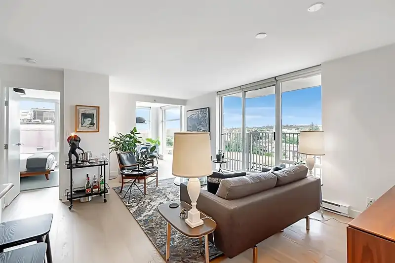 905 328 E 11TH AVENUE - photo 3 of 27
