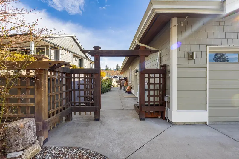 9326 JORGENSEN PLACE - photo 4 of 25