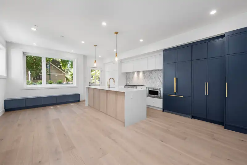 2 2499 W 37 AVENUE - photo 2 of 21