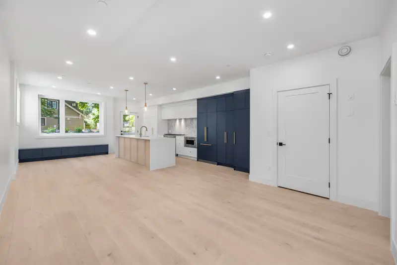 2 2499 W 37 AVENUE - photo 3 of 21