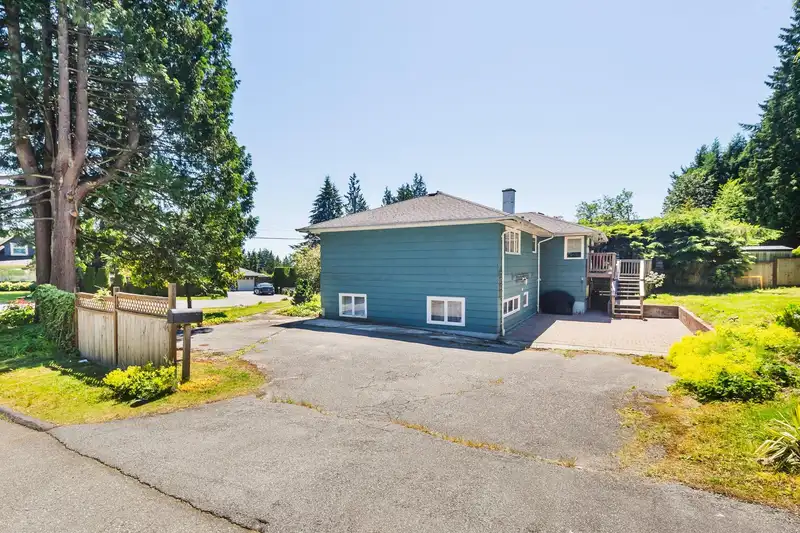 74 DESSWOOD PLACE - photo 4 of 38
