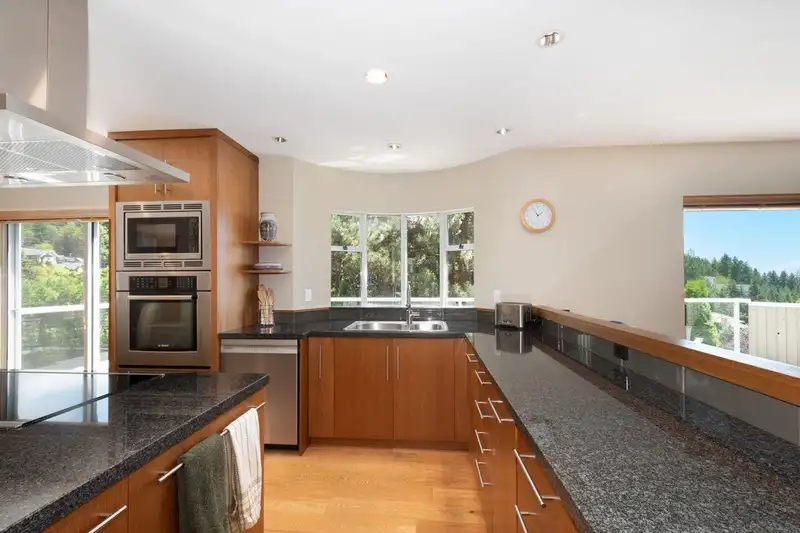 4895 NORTHWOOD DRIVE - photo 4 of 36