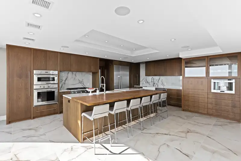 3101 717 JERVIS STREET - photo 3 of 40