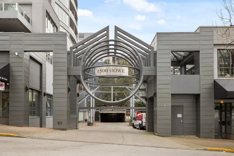 1501 1500 HOWE STREET - photo 2 of 19