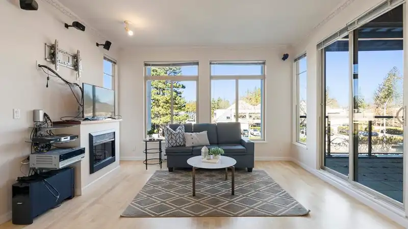 218 15380 102A AVENUE - photo 2 of 40