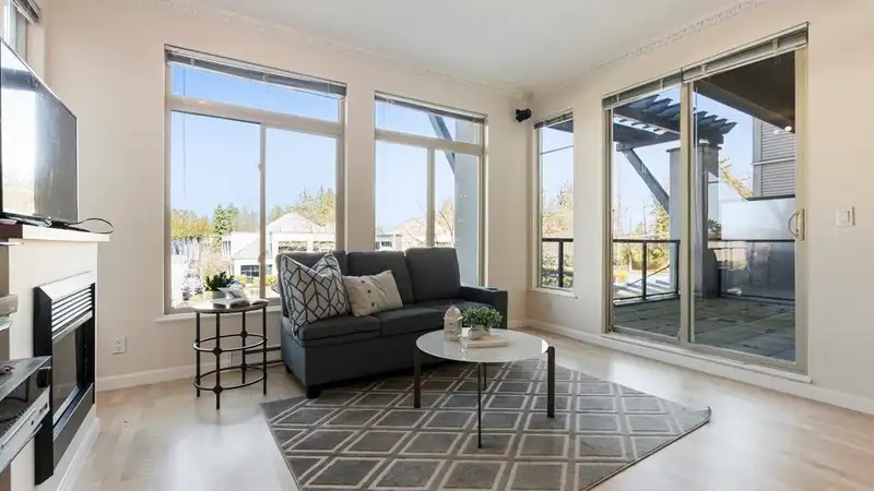 218 15380 102A AVENUE - photo 3 of 40
