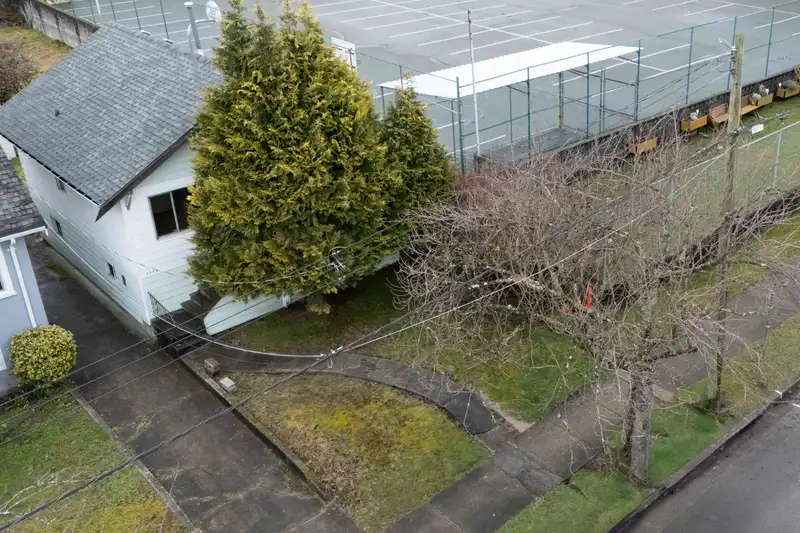 2641 TURNER STREET - photo 1 of 14