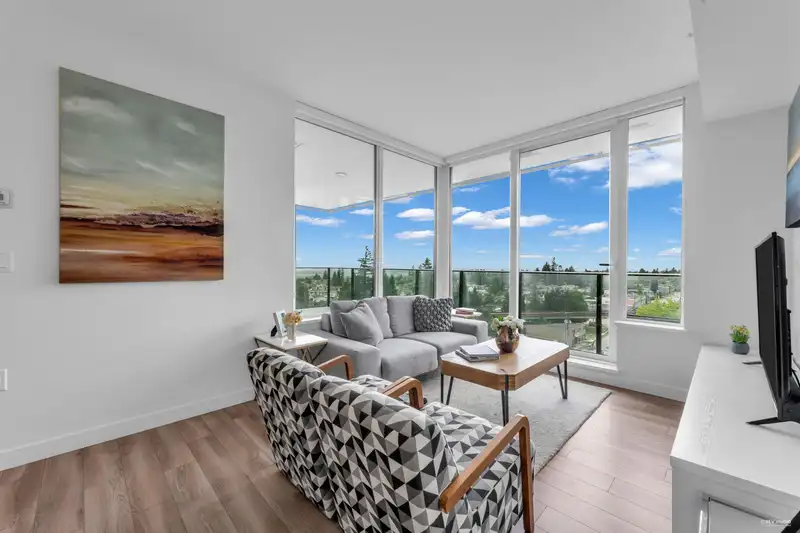 909 6699 DUNBLANE AVENUE - photo 1 of 40